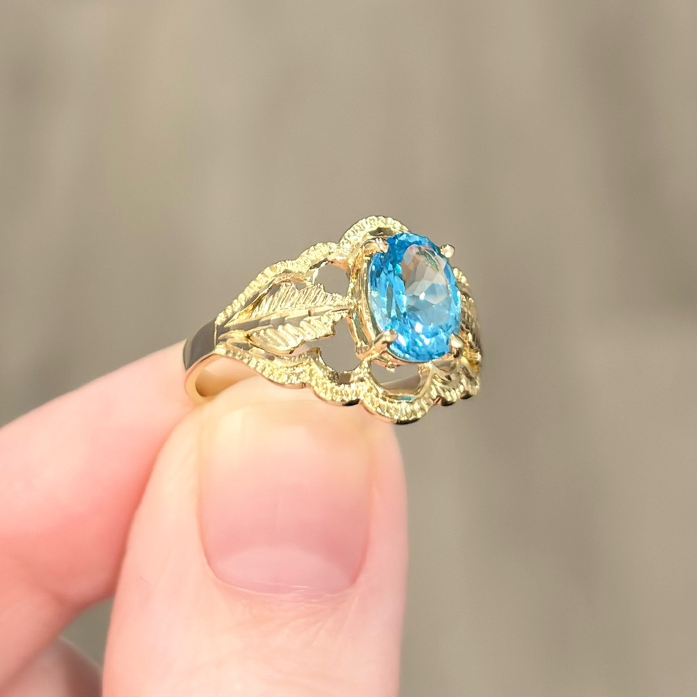Vintage Swiss Blue Topaz Gold Ring: 14K Beverly Hills Laurel Leaf Solitaire - Picture 6 of 12